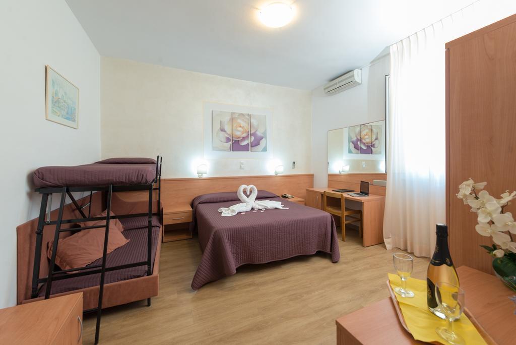 לידו די קאמאיורה Hotel Biagi & Residence מראה חיצוני תמונה