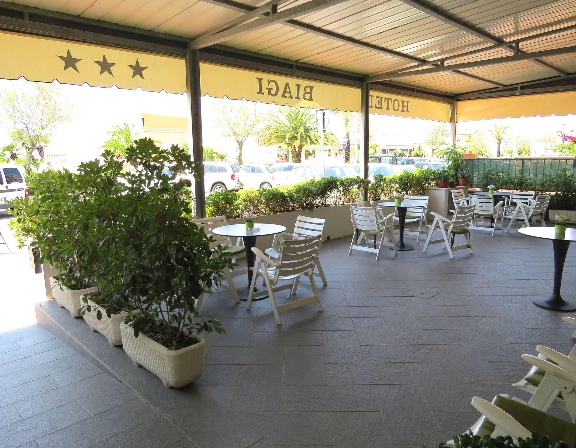 לידו די קאמאיורה Hotel Biagi & Residence מראה חיצוני תמונה